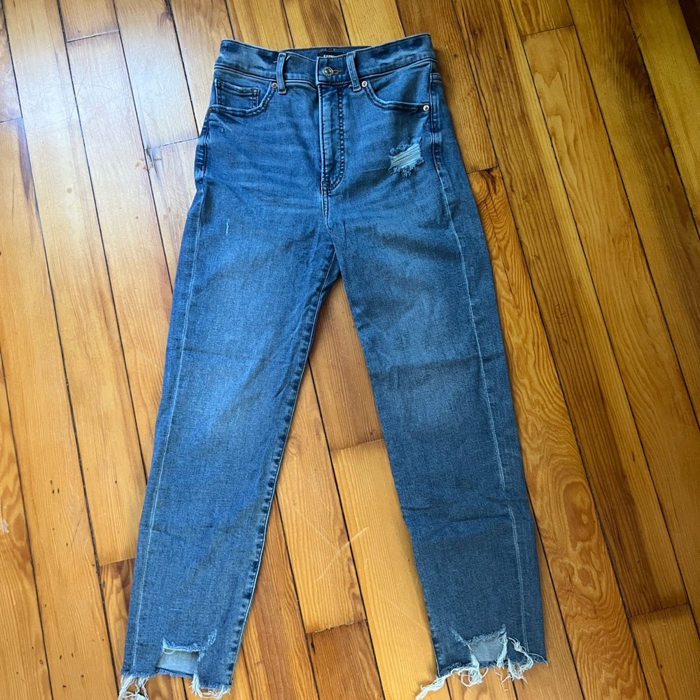 Express super high rise mom jean, size 4